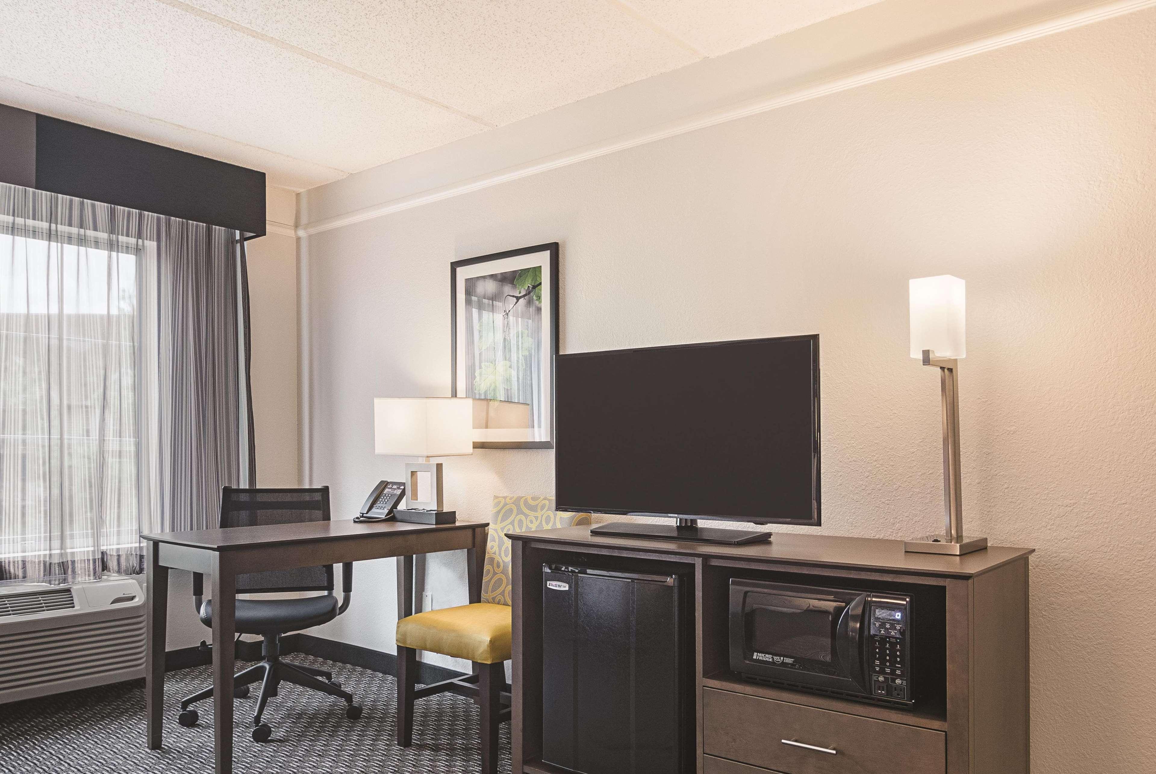 Hotel La Quinta By Wyndham Atlanta Perimeter Medical à Sandy Springs Extérieur photo