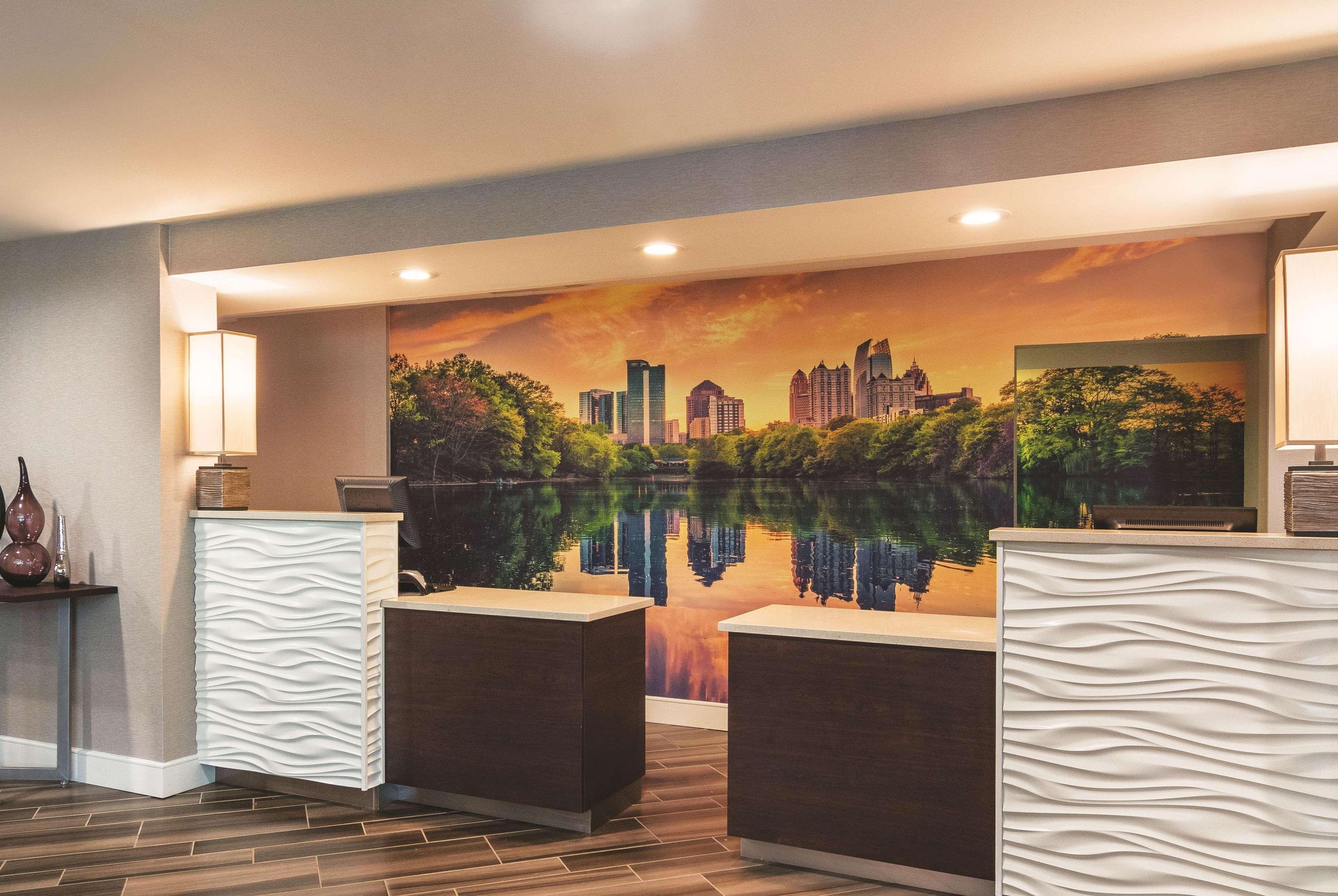 Hotel La Quinta By Wyndham Atlanta Perimeter Medical à Sandy Springs Extérieur photo