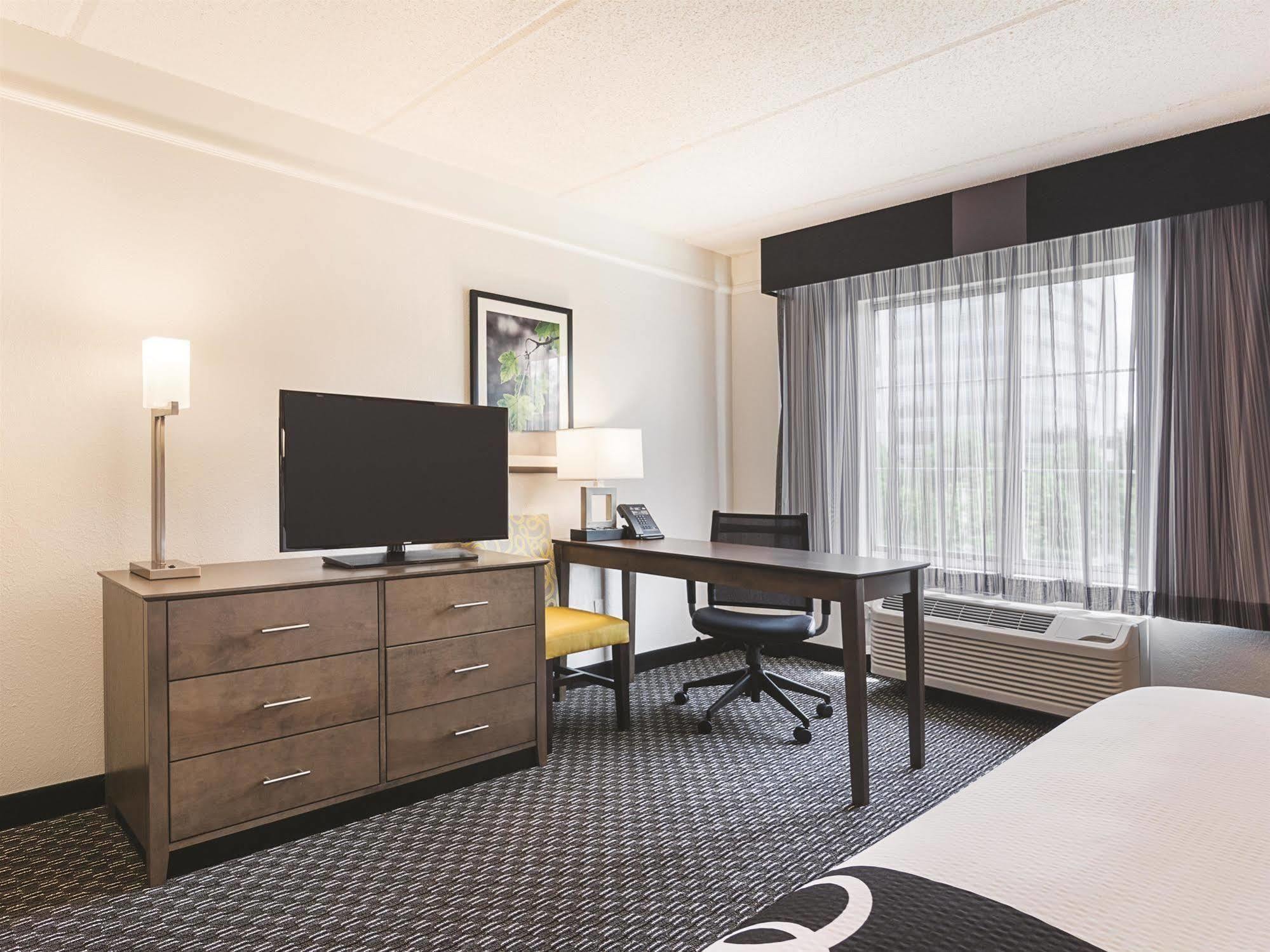 Hotel La Quinta By Wyndham Atlanta Perimeter Medical à Sandy Springs Extérieur photo